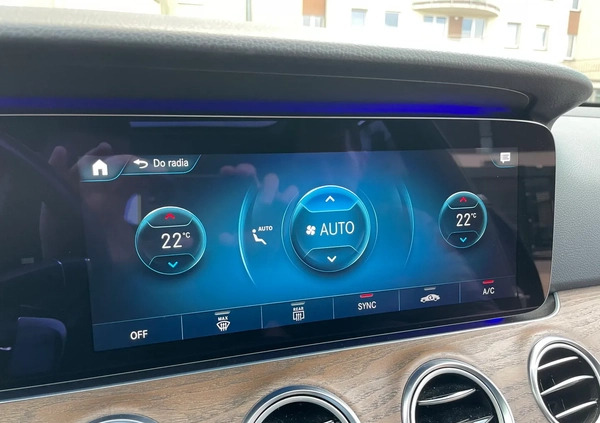 Mercedes-Benz Klasa E cena 159000 przebieg: 73988, rok produkcji 2020 z Piaseczno małe 352